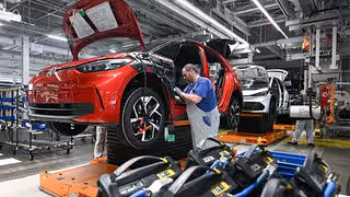 Zahl der Beschäftigten in der Autobranche fällt auf Tief seit 2011