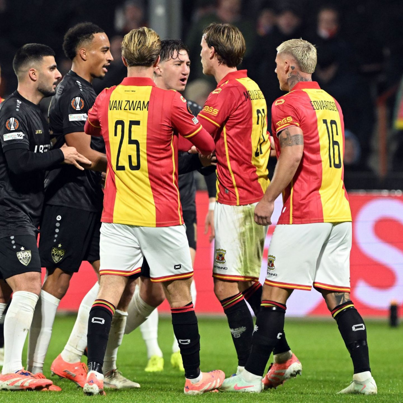 Deventer-Profi muss wegen Nasen-Geste gegen Stiller Strafe zahlen