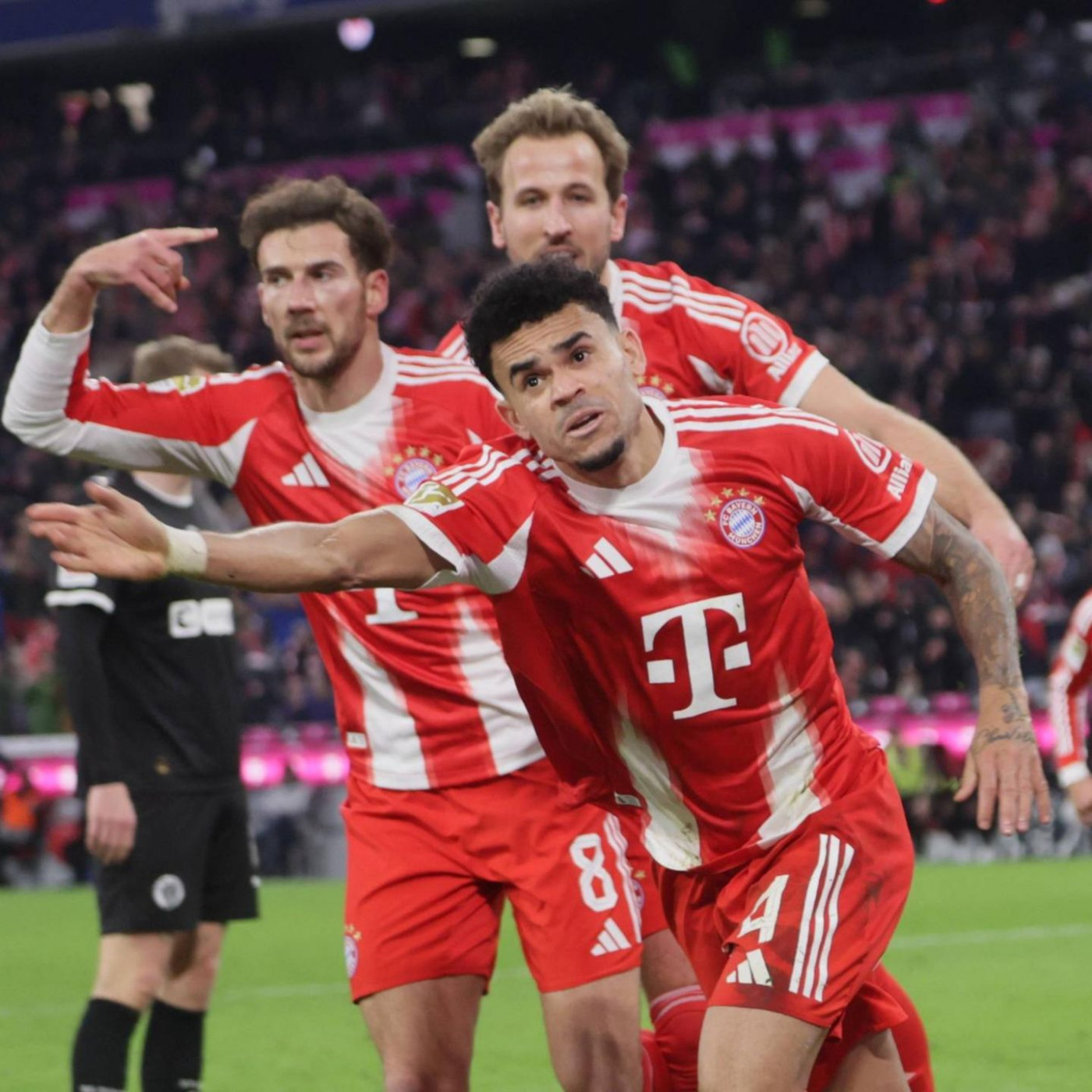 Bayern und Heidenheim feiern dramatische Siege