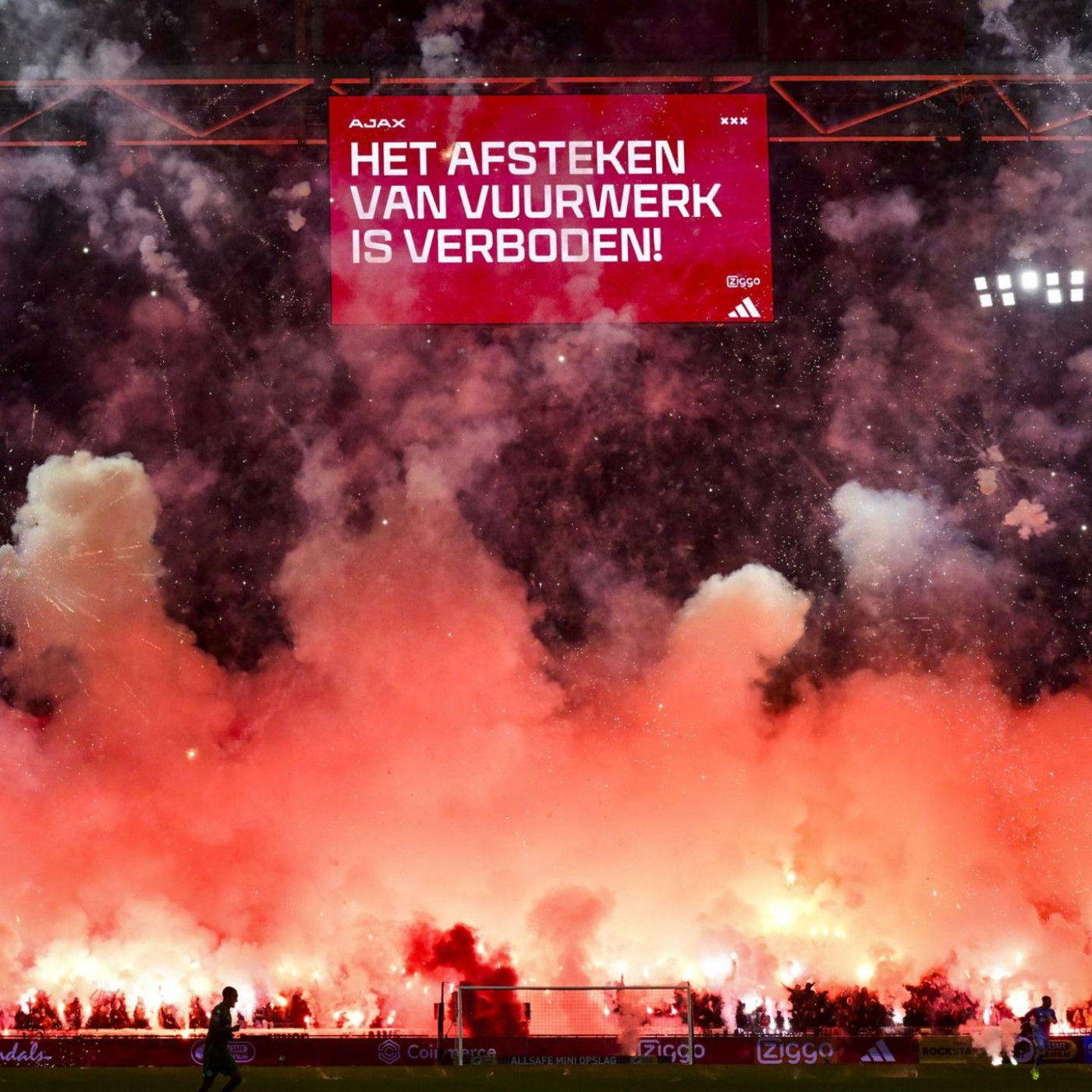 Pyro-Show für verstorbenen Fan sorgt für Spielabbruch