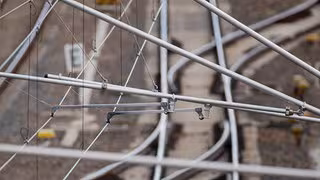 Bahn saniert Oberleitungen zu langsam