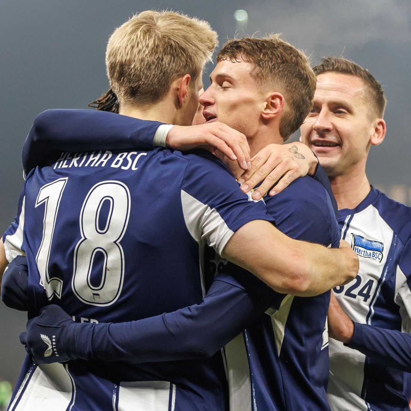 Hertha zerlegt Lautern – St. Pauli gelingt Pokal-Coup