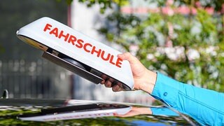 Weniger Fragen und flexible Ausbildung: Wie der Führerschein wieder günstiger werden soll