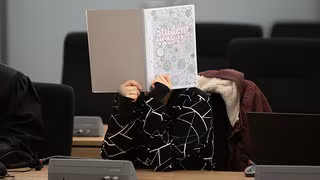 Zschäpe im NSU-Prozess in Dresden: "Ich schäme mich"