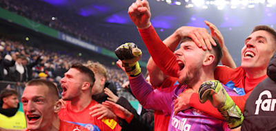 Torwart pariert denselben Elfmeter zweimal – am Ende jubelt Kiel in Hamburg