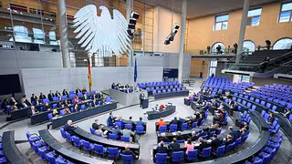 Bundestag beschließt umstrittenes Rentengesetz