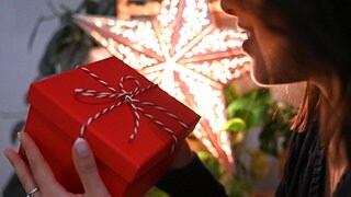 Immer mehr Menschen beschenken sich zu Weihnachten selbst