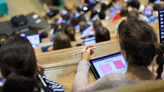 Wird wirklich nur die Hälfte aller Medizinstudenten Arzt?