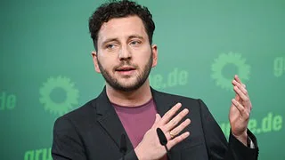 Grünen-Vorsitzender fordert "bezahlbare Klimapolitik für alle"