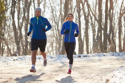 Jogging-Outfit im Herbst: Raus aus dem Hoodie – rein ins Vergnügen!