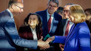 Bundeskabinett beschlie&szlig;t &Auml;nderungen bei B&uuml;rgergeld und Rente