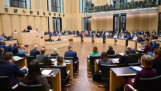 Gr&uuml;nes Licht f&uuml;r Rentenpaket, Wehrdienst und Steuerentlastungen