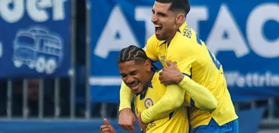 Auch San&eacute; trifft &ndash; zwei fr&uuml;here Schalker &auml;rgern Spitzenreiter Schalke