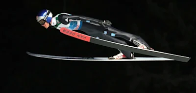 Zwei deutsche Skispringer mischen vorn mit &ndash; Wellinger nur auf Platz 49