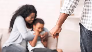 Umgangsrecht trotz Gewalt: Frauen werden systematisch benachteiligt