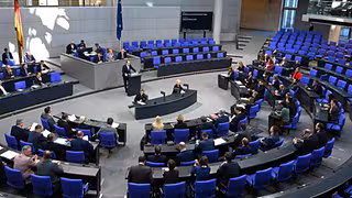 Stenograf im Bundestag: "Man erreicht Spitzengeschwindigkeiten von 400 Silben"