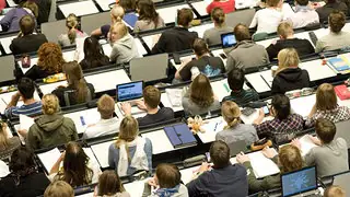 Internationale Studierende in Jena: Wer finanziert Studium und Lebensunterhalt?