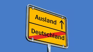 Jeder F&uuml;nfte denkt &uuml;ber Auswanderung nach &ndash; vor allem Menschen mit Migrationsgeschichte