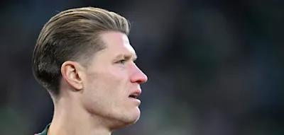 Gut h&ouml;rbar beleidigt der Ex-Nationalspieler seinen Teamkollegen als &bdquo;kleine Missgeburt&ldquo;