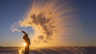 Drei Physikexperimente, die Sie dank Eisesk&auml;lte im Freien machen k&ouml;nnen