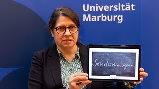 "Sonderverm&ouml;gen" ist Unwort des Jahres 2025