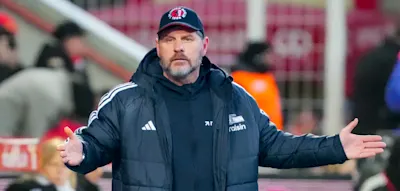 Baumgart verschwitzt Pressekonferenz nach Vertragsverl&auml;ngerung