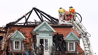 Akute Einsturzgefahr nach Gro&szlig;brand am Erfurter Domplatz