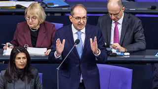 Dobrindt lehnt Abschiebestopp in den Iran ab