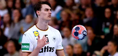 Um 8.30 Uhr wird der deutsche Nationalspieler gefragt, ob er f&uuml;r &Ouml;sterreich spielen will