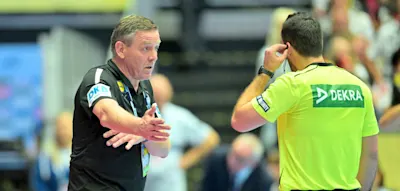 Der schlimme Fehlgriff des Bundestrainers zum Buzzer &ndash; &bdquo;Das ist nat&uuml;rlich fatal&ldquo;, sagt Gislason