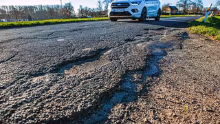 Winter ade, Schlagloch oh je: Investitionsstau von &uuml;ber 50 Milliarden Euro auf deutschen Stra&szlig;en