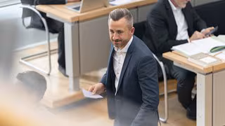 AfD-Spitzenkandidat Siegmund l&auml;sst Wahlkampfshop durch Rechtsextremen betreiben