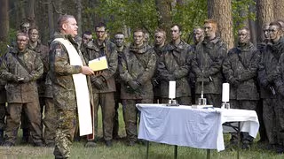 Soldaten vertrauen auf Milit&auml;rseelsorge: "Der Pfarrer muss die Klappe halten"