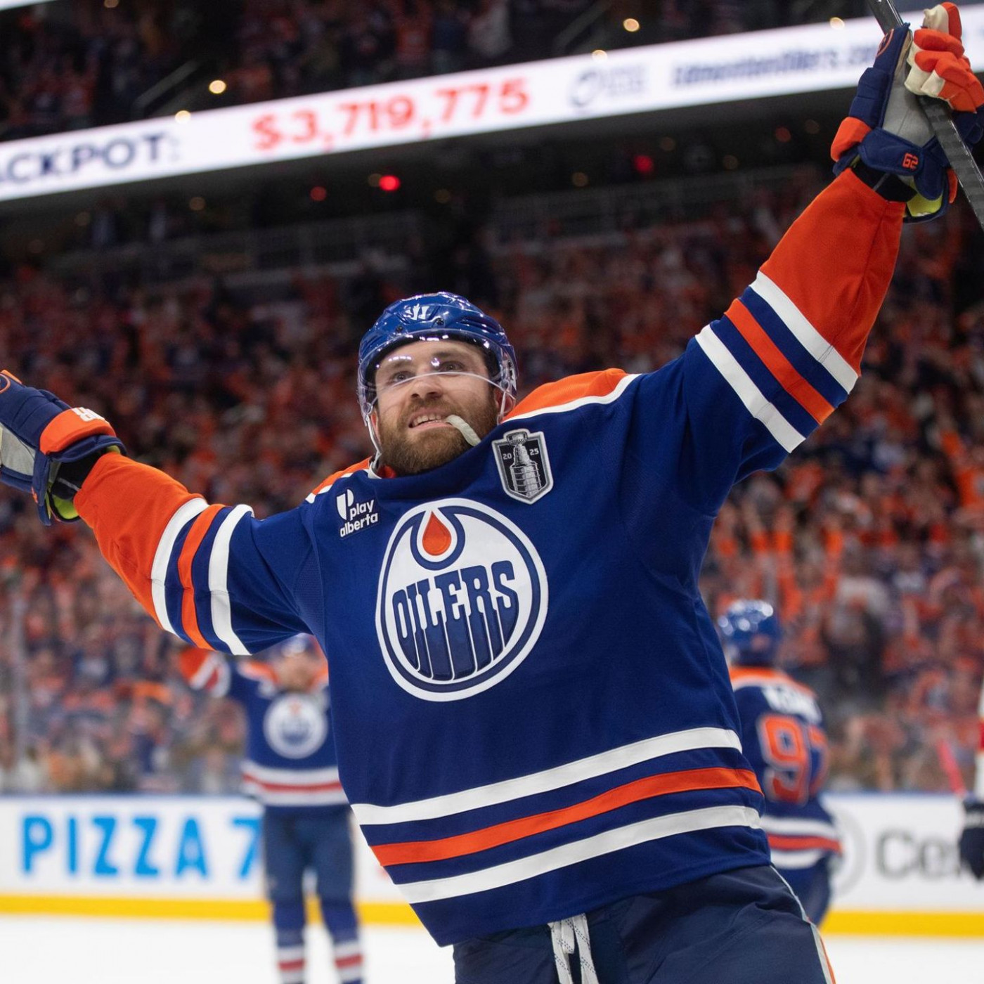 Der NHL-Star und die Adlerin &ndash; das sind die deutschen Fahnentr&auml;ger