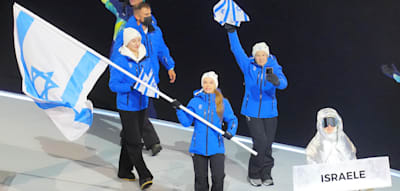 Pfiffe und &bdquo;Buh&ldquo;-Rufe begleiten den Einlauf des israelischen Teams