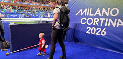 Der Star beim Curling-Turnier ist 18 Monate alt