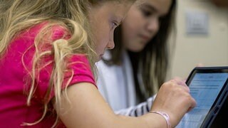 Experten warnen vor untersch&auml;tzten KI‑Risiken f&uuml;r Jugendliche