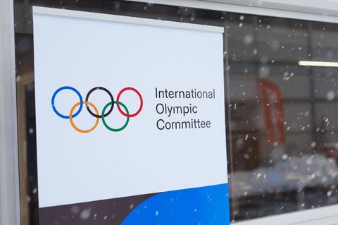 IOC verteidigt umstrittenes T-Shirt zu NS-Spielen