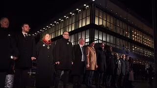 Newsblog: 5.000 Menschen reihen sich in Menschenkette in Dresden ein