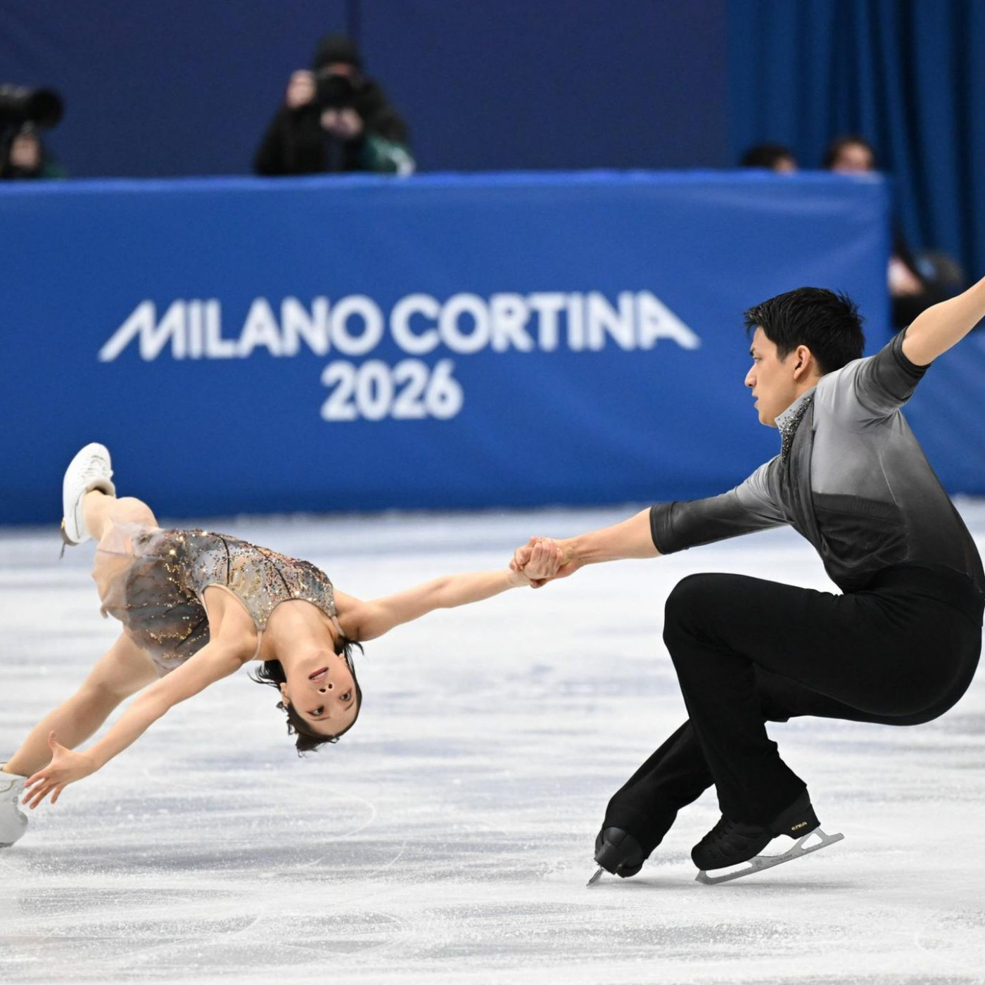 Hinrei&szlig;ende Weltrekord-K&uuml;r rei&szlig;t Olympia-Fans vom Hocker
