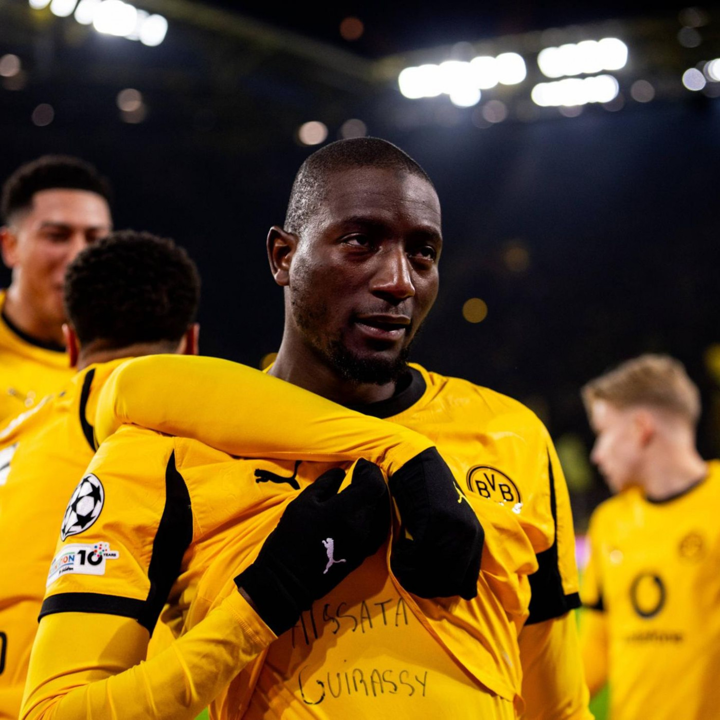 Verkehrschaos und eine traurige Botschaft: BVB nimmt Kurs aufs Achtelfinale