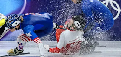 Von Kufe im Gesicht getroffen &ndash; schlimmer Unfall beim Shorttrack