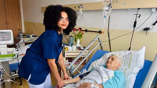 "War eine gute Entscheidung": Wie Krankenpfleger aus Brasilien den Klinikalltag in Hoyerswerda meistern