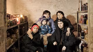 "Tears of Things": Ukrainische K&uuml;nstlerin macht Kriegserfahrungen sichtbar