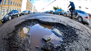 Schlagloch an Schlagloch - Leipzig erfasst Wintersch&auml;den