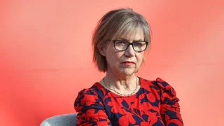 "Literatur kann alles": Wie ein neues Buch Ost und West einander n&auml;her bringen will