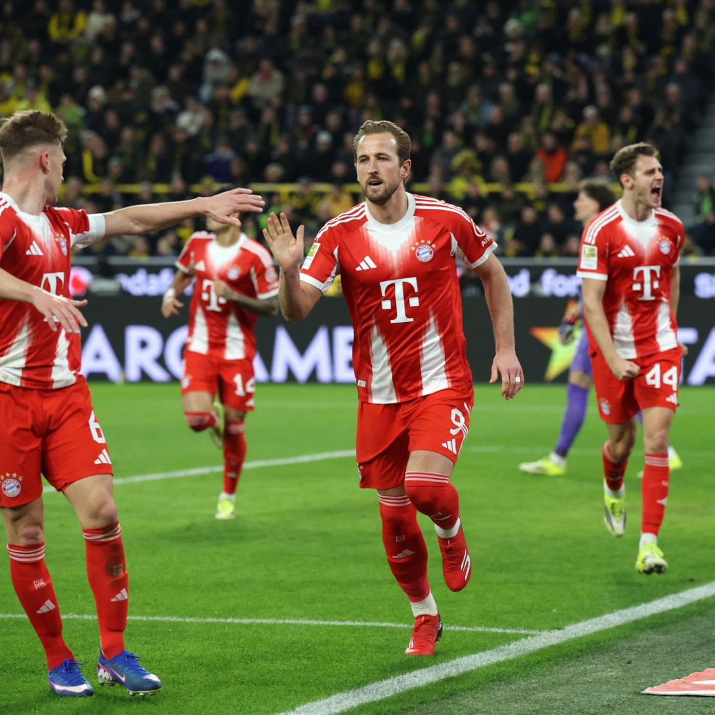 Bayern gewinnen hochklassiges Derby gegen Dortmund