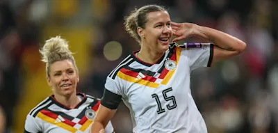 &bdquo;Das kenne ich nur vom Fernsehen&ldquo; &ndash; der m&auml;rchenhafte Abend der DFB-Deb&uuml;tantin