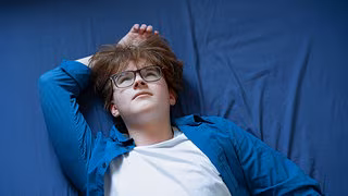 Befragung: Corona-Pandemie belastet junge Menschen bis heute