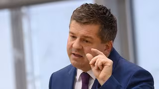 Schulze erwartet Zuspitzung auf zwei Parteien auch in Sachsen-Anhalt